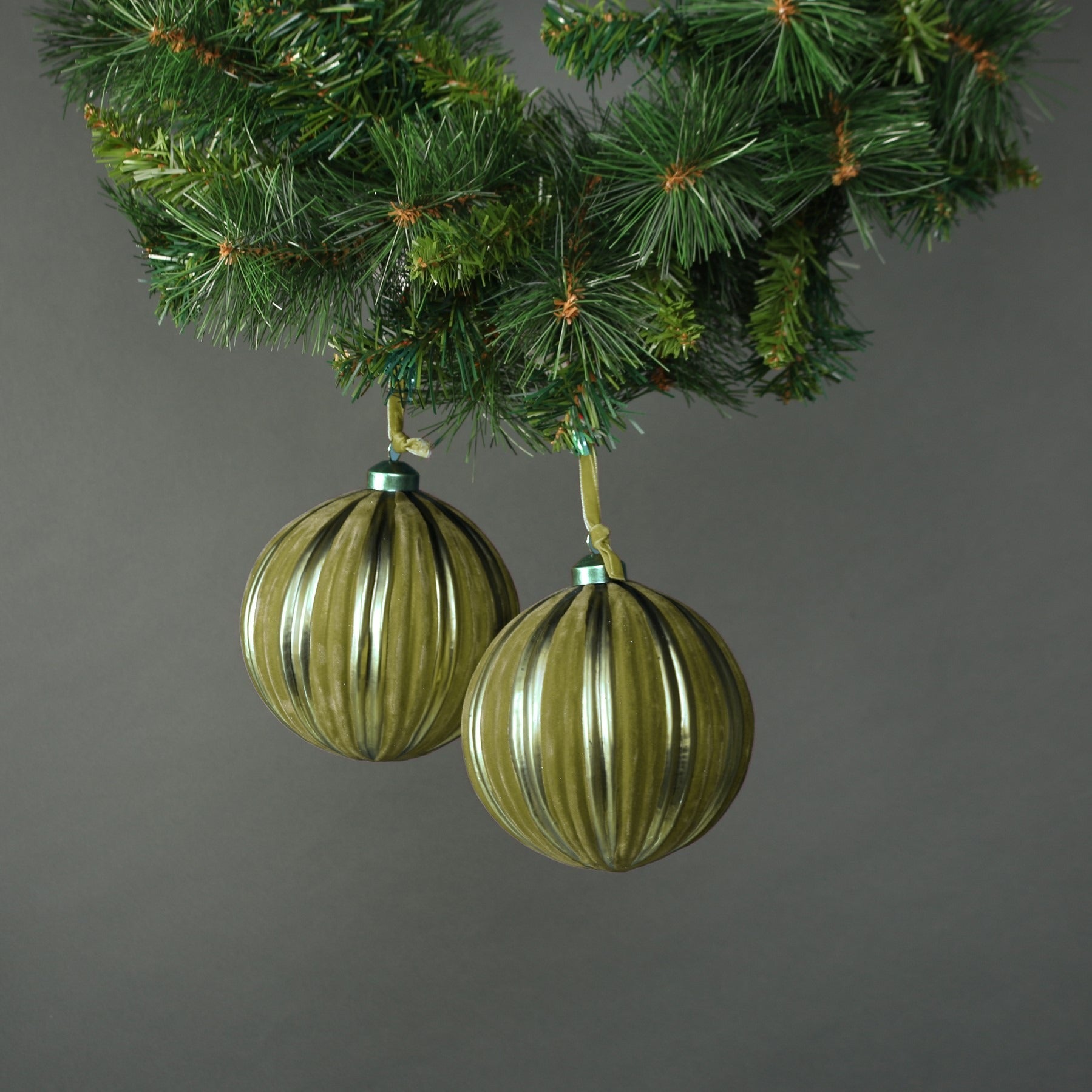 Kaia 12cm Glass Green Velvet Bauble (Set of 4)