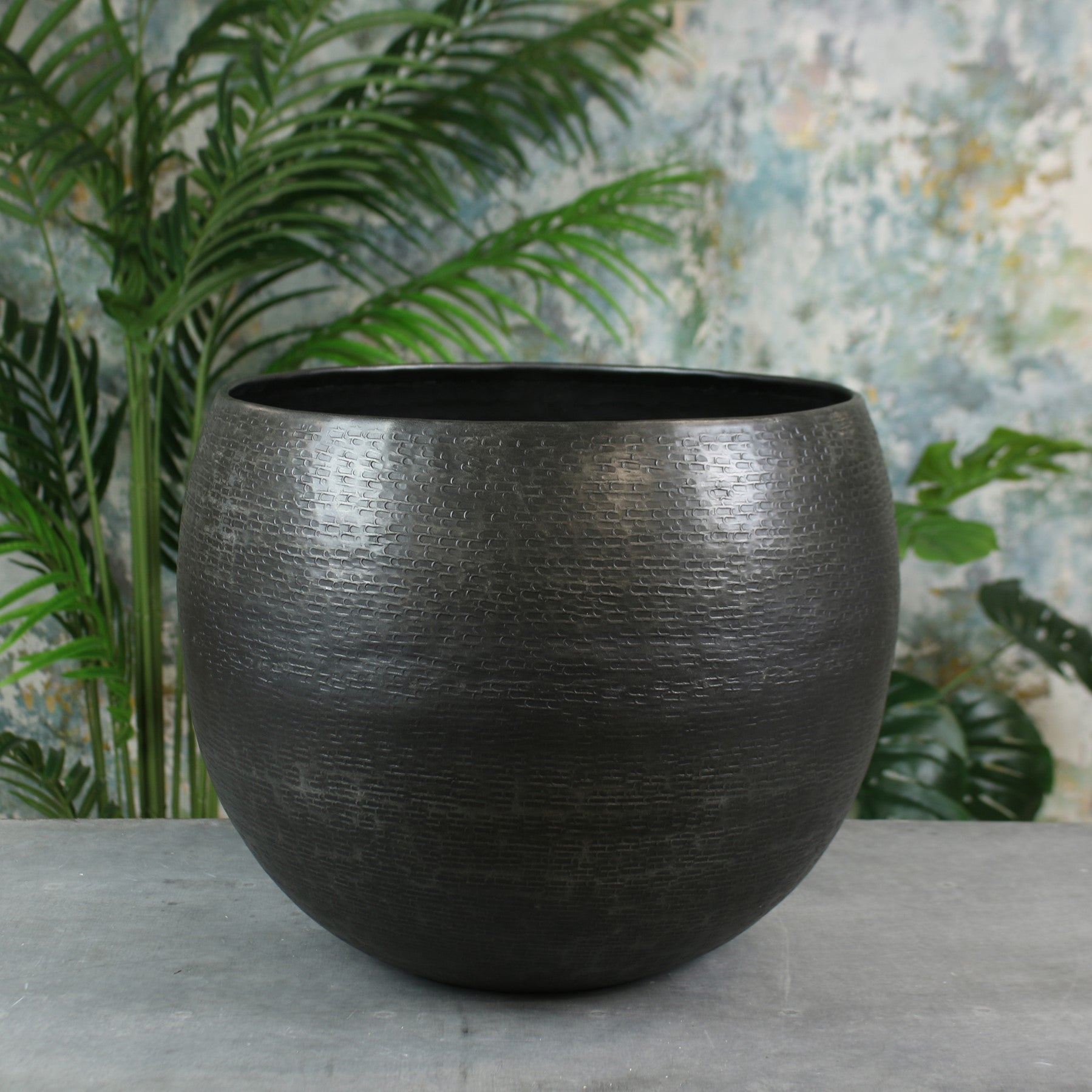 Graphite Hampstead Planter (Medium)