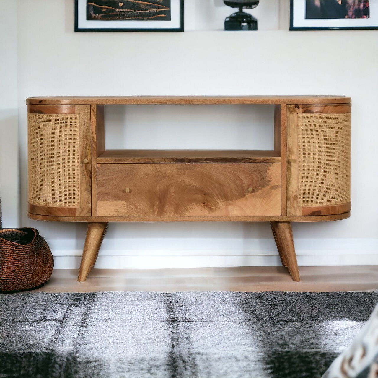 Close-knit Sofia Media Unit