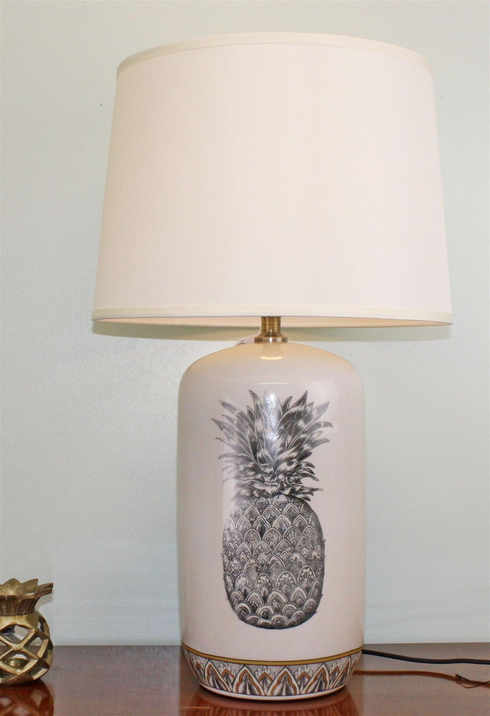 Black and white on sale ceramic lamp