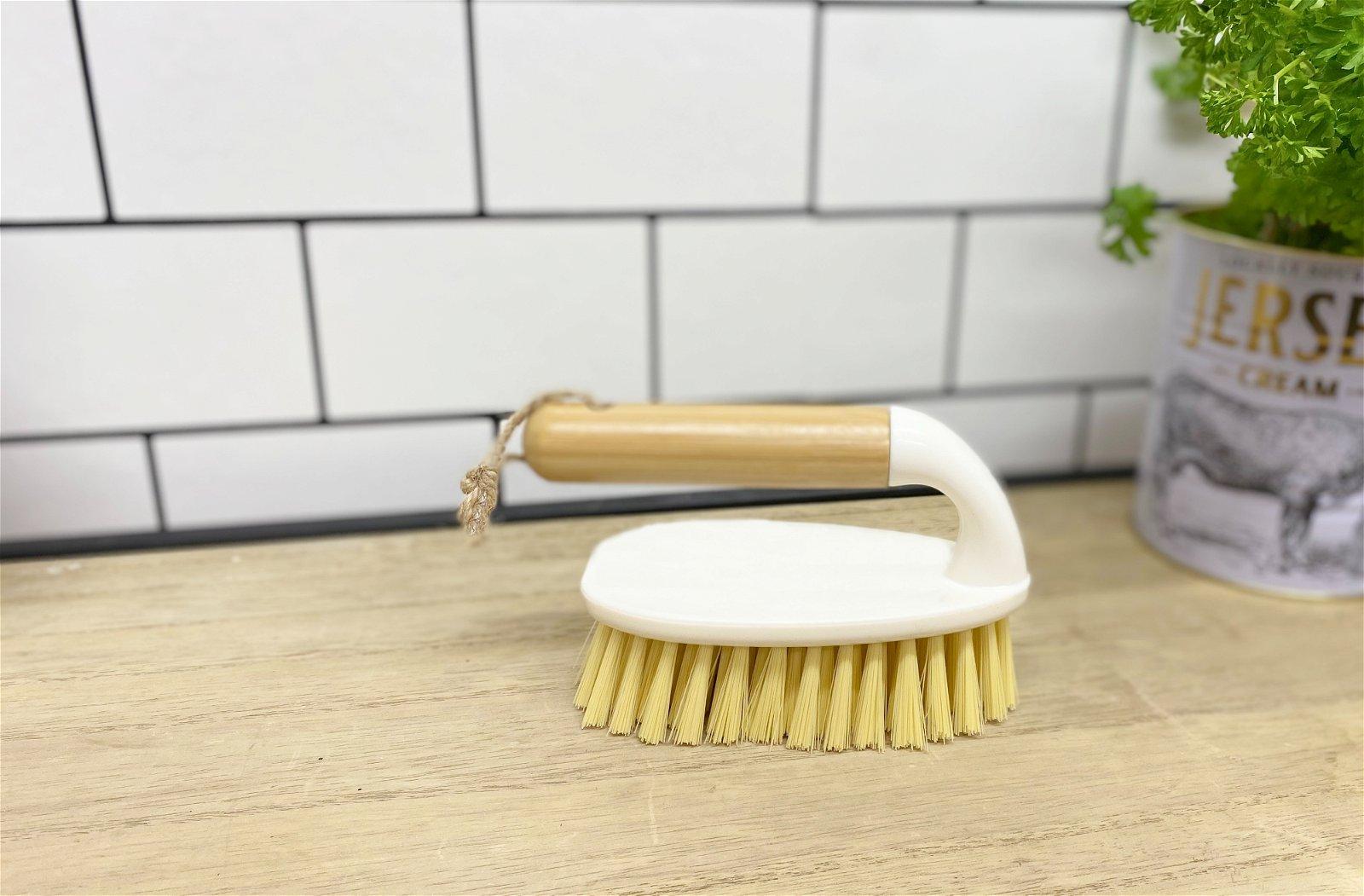 Cream Scrubbing Brush with Bamboo Wooden Handle-