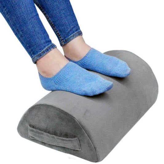 https://www.kneepillow.co.uk/cdn/shop/products/foot-rest-under-desk-footstool-pillow.jpg?v=1680128168&width=533