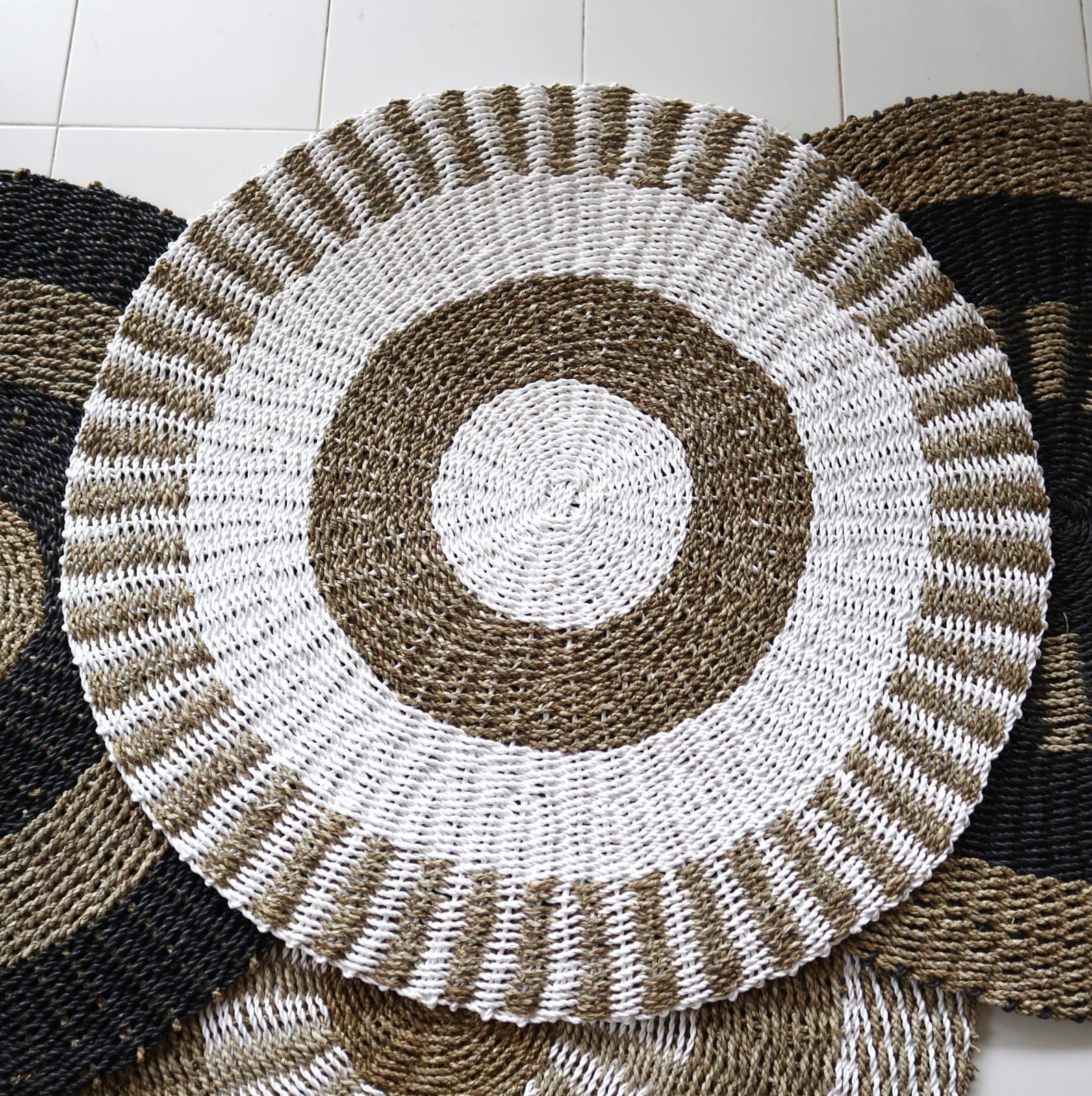 Round Seagrass White & Tan - Sun - 1m-